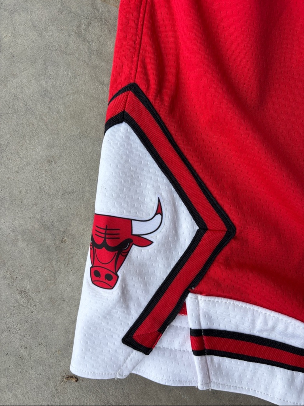 Nike NBA Chicago Bulls Swingman Dri-fit Basketball Shorts Youth size XL - Picture 2 of 6